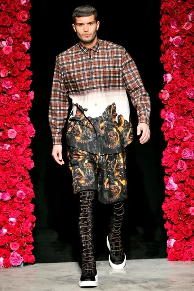 Look 10
